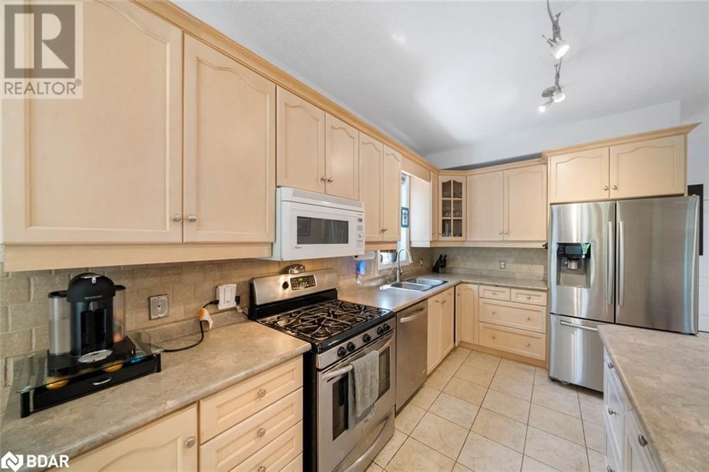 Photo 36 of 19 Mccarthy Court, Barrie ON