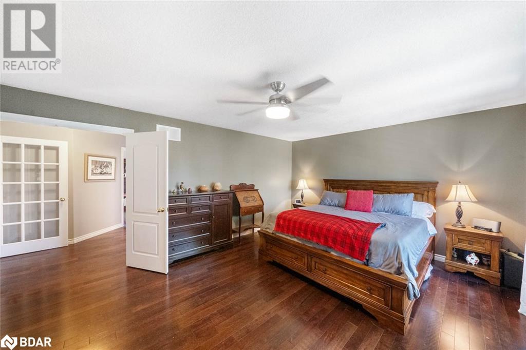 Photo 14 of 19 Mccarthy Court, Barrie ON