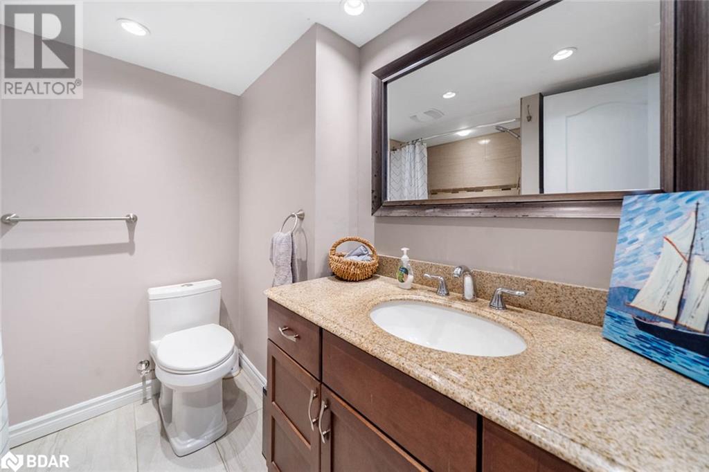 Photo 10 of 19 Mccarthy Court, Barrie ON