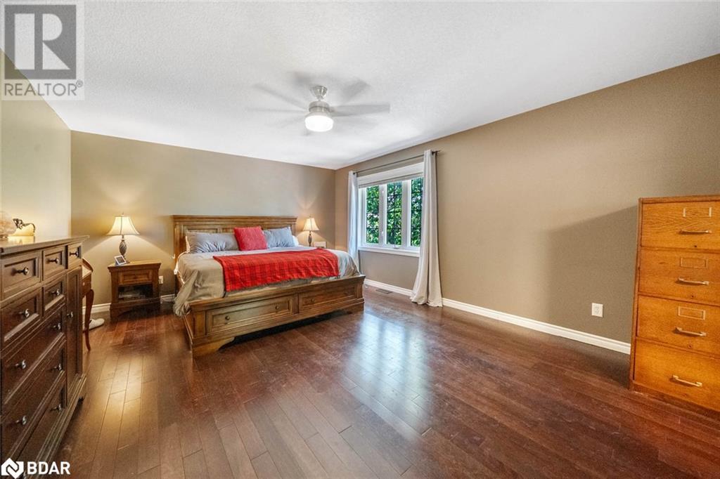 Photo 24 of 19 Mccarthy Court, Barrie ON