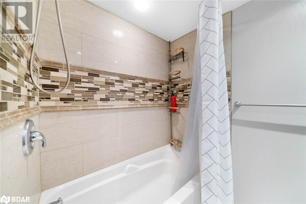 Photo 30 of 19 Mccarthy Court, Barrie ON