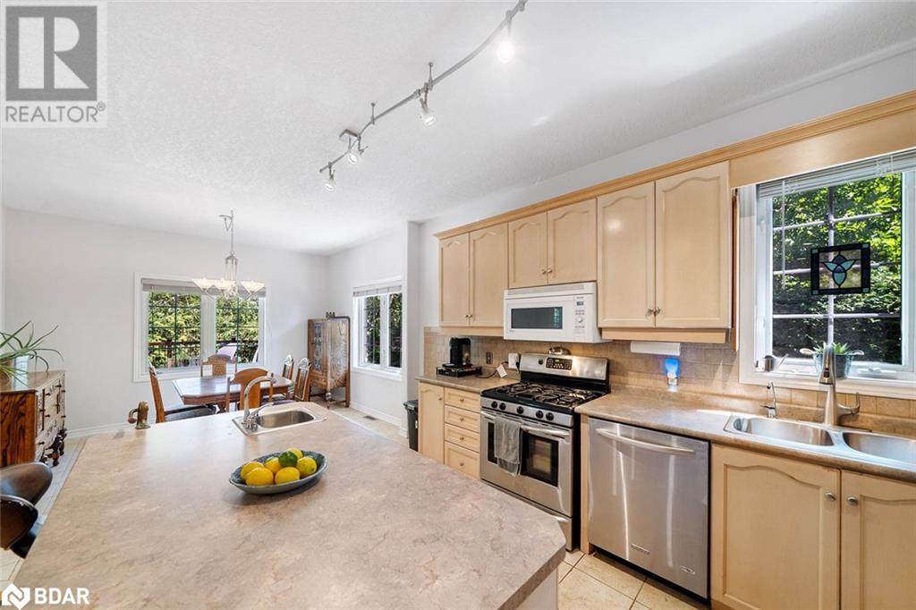 Photo 37 of 19 Mccarthy Court, Barrie ON