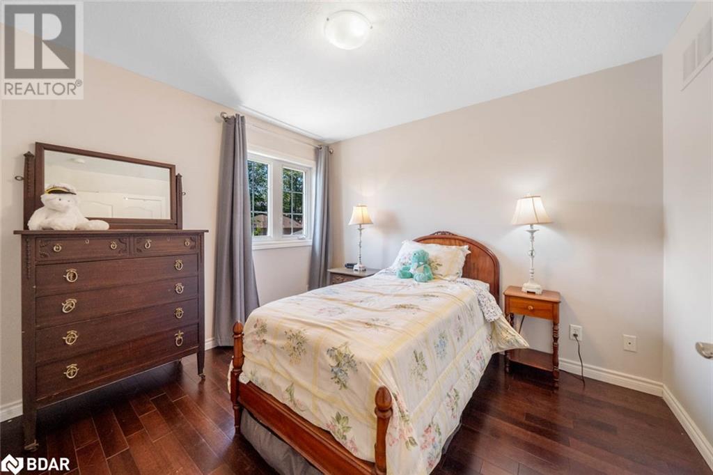 Photo 3 of 19 Mccarthy Court, Barrie ON