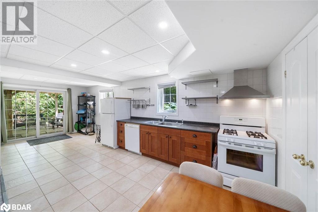 Photo 11 of 19 Mccarthy Court, Barrie ON