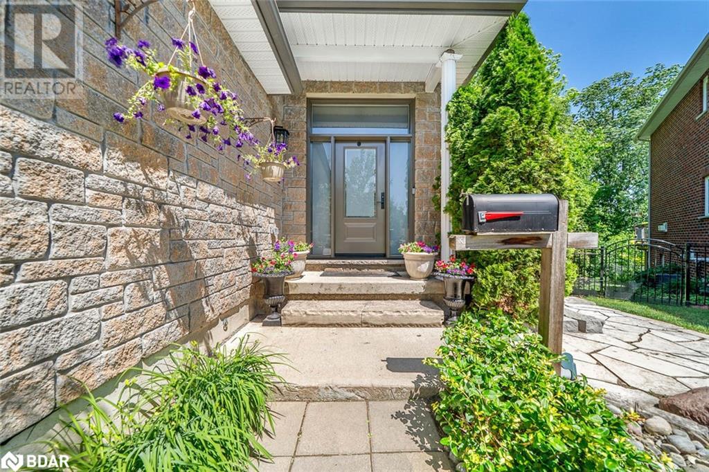 Photo 7 of 19 Mccarthy Court, Barrie ON