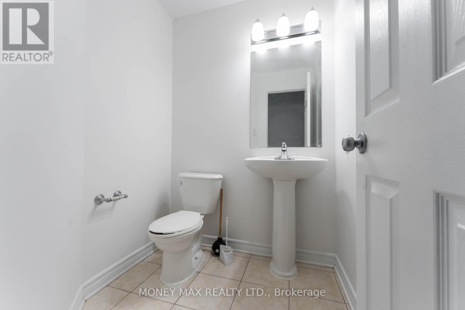 Photo 12 of 163 Garrity Crescent, Ottawa ON