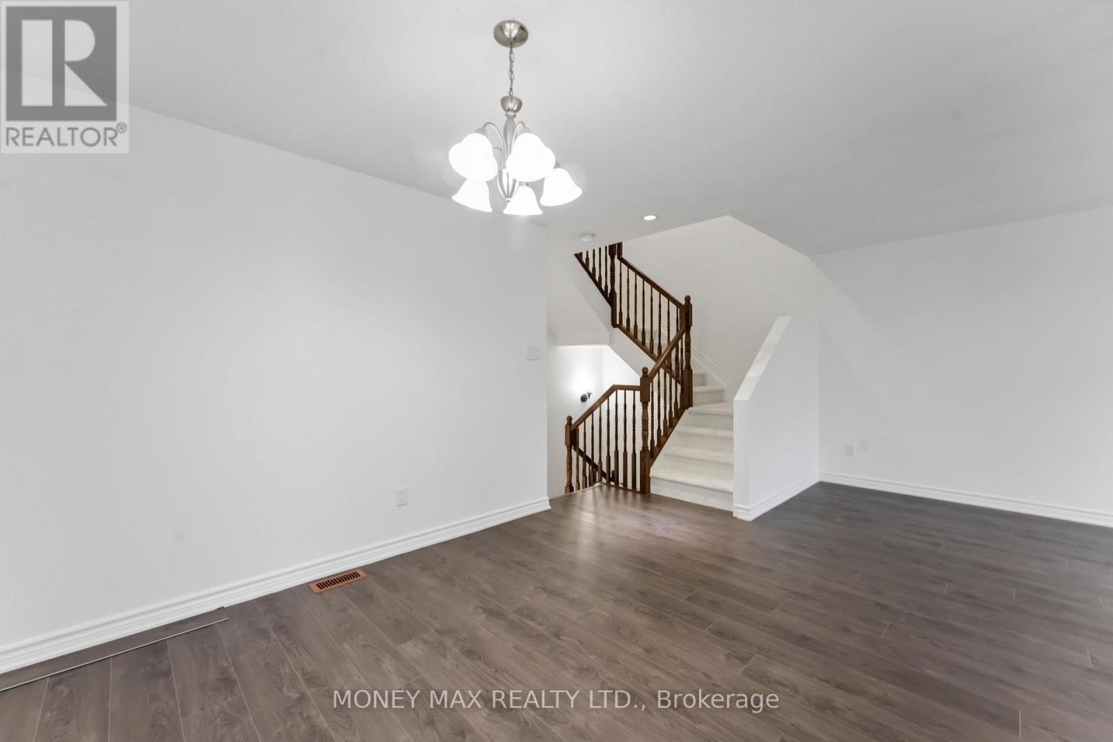 Photo 8 of 163 Garrity Crescent, Ottawa ON