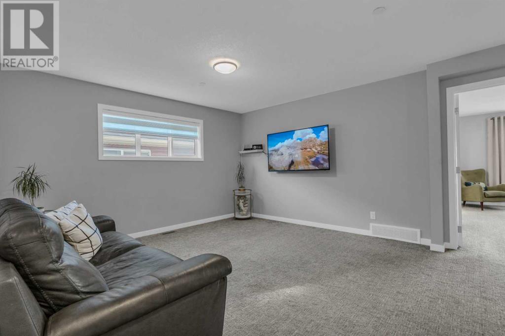 Single Family House for Sale in  Lucas Crescent NW Livingston Calgary 