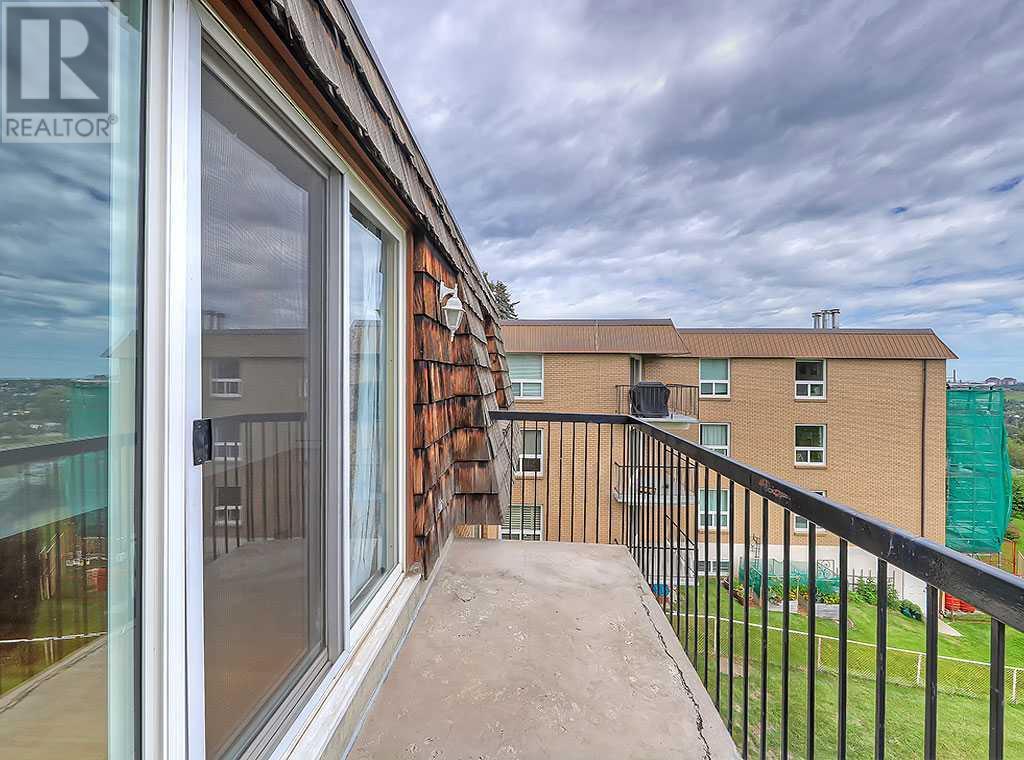 Single Family House for Sale in   Cedar Crescent SW Spruce Cliff Calgary 