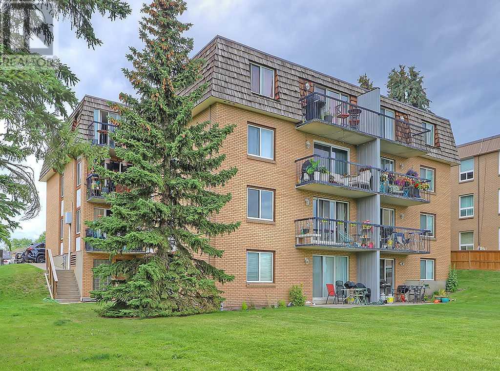 Single Family House for Sale in   Cedar Crescent SW Spruce Cliff Calgary 