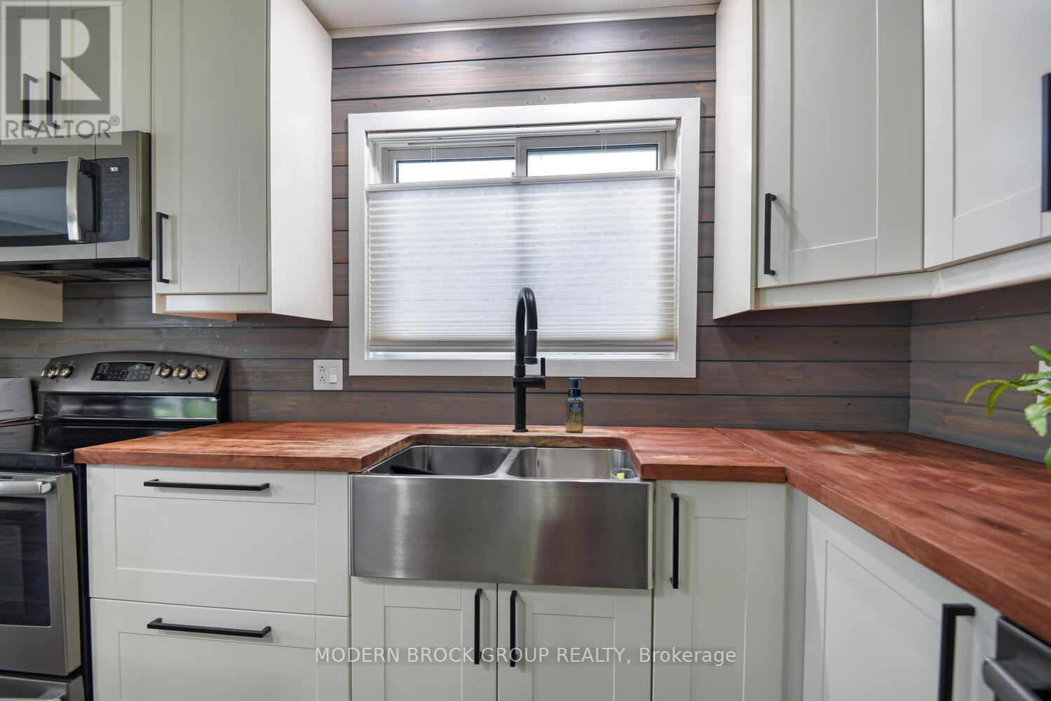 Photo 4 of 162 Dana Street, Brockville ON
