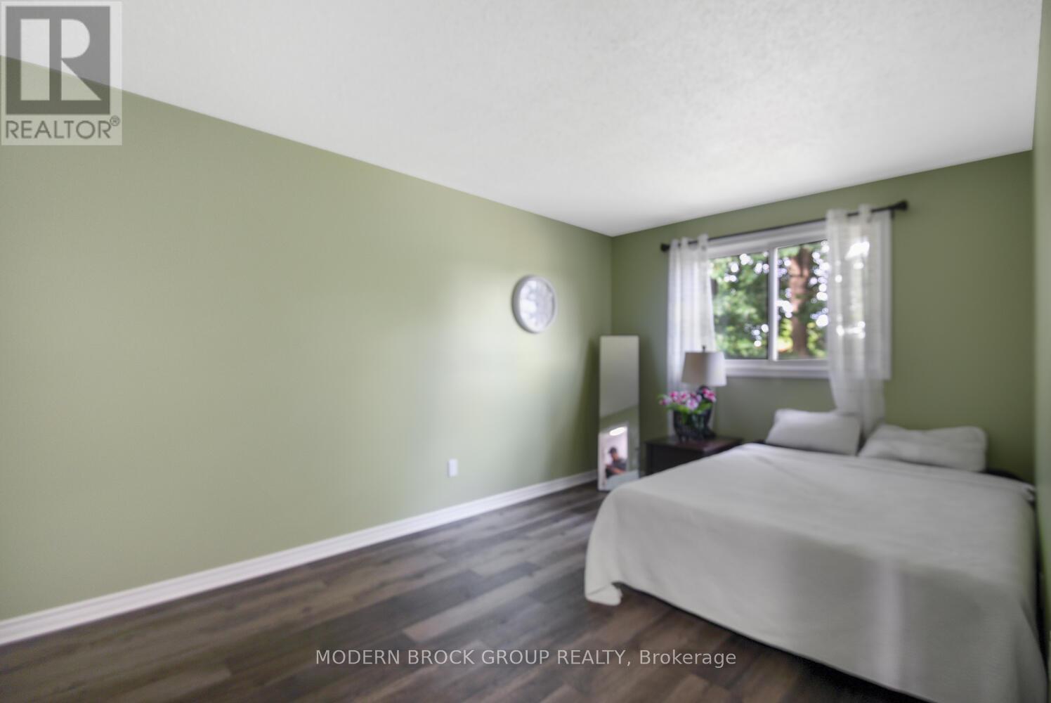 Photo 33 of 162 Dana Street, Brockville ON