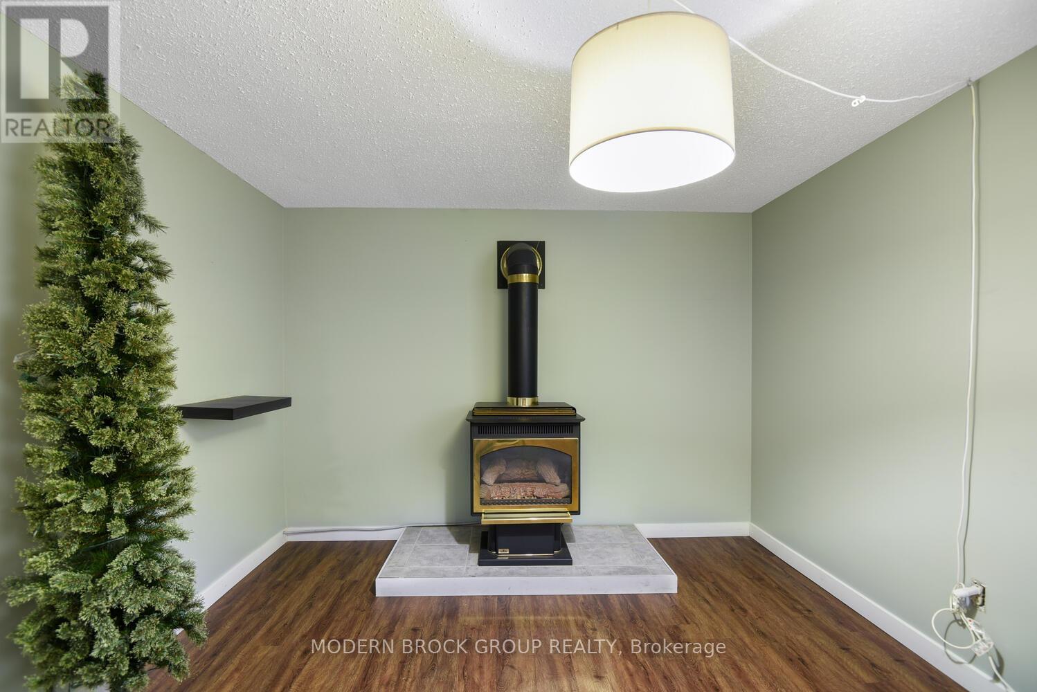 Photo 12 of 162 Dana Street, Brockville ON