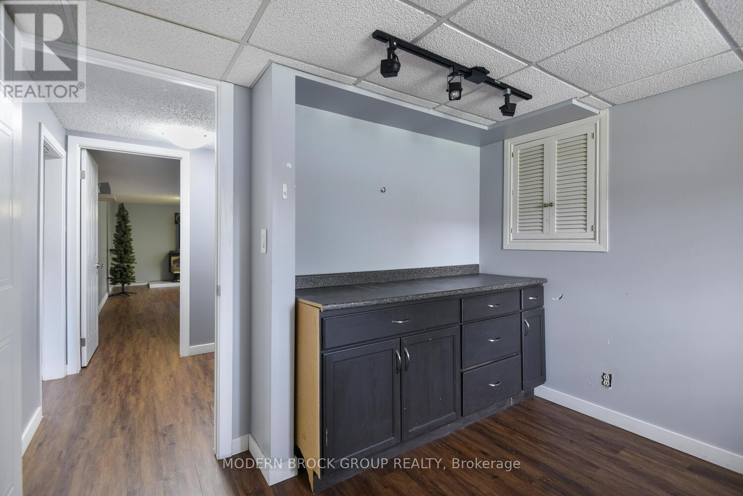 Photo 20 of 162 Dana Street, Brockville ON