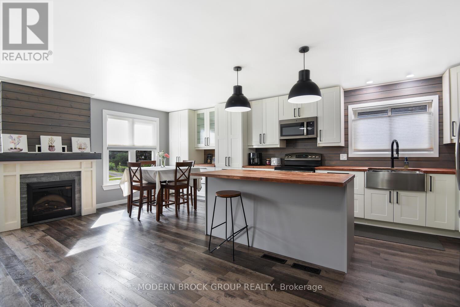 Photo 3 of 162 Dana Street, Brockville ON