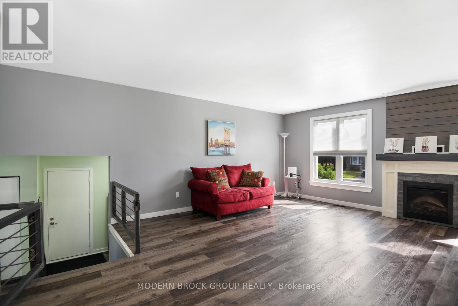 Photo 25 of 162 Dana Street, Brockville ON