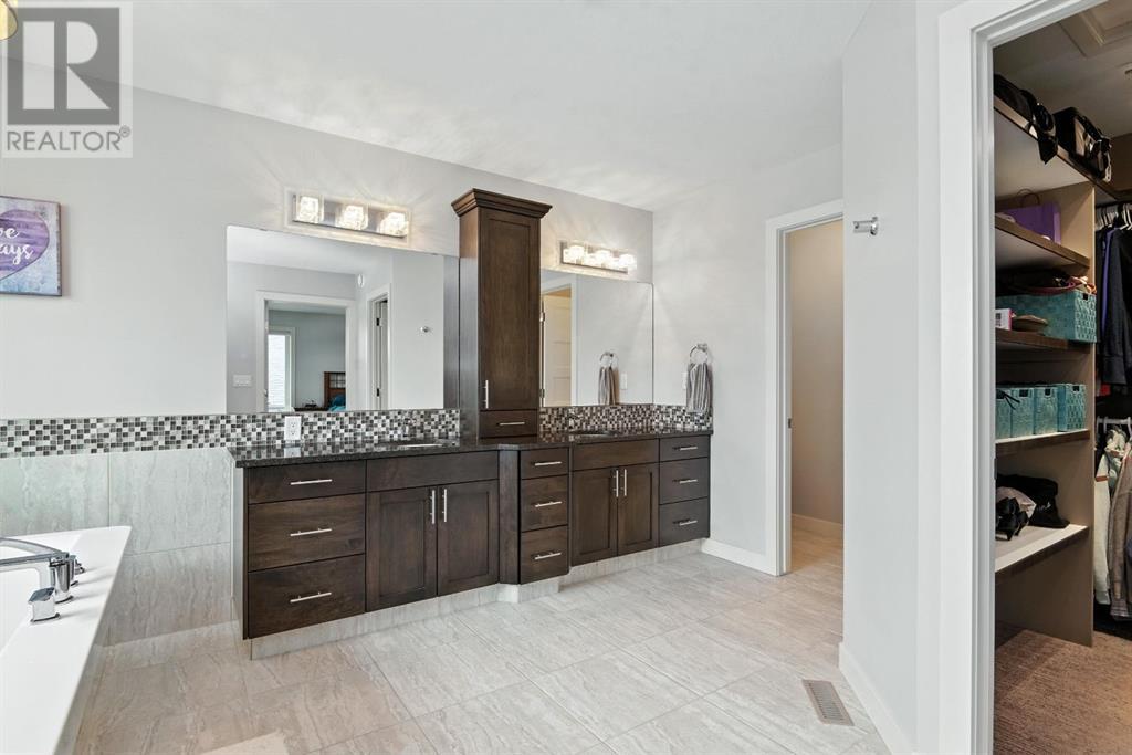 Photo 16 of 7 Vancouver Crescent, Red Deer AB