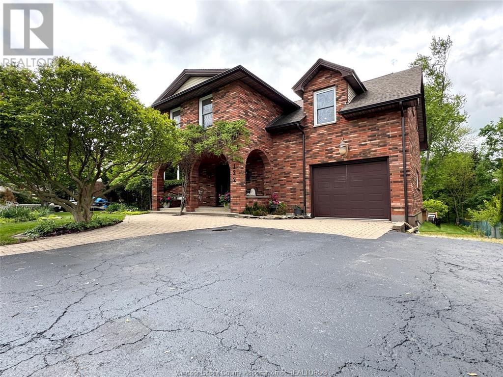 Photo 42 of 122 Augustine Drive, Kingsville ON