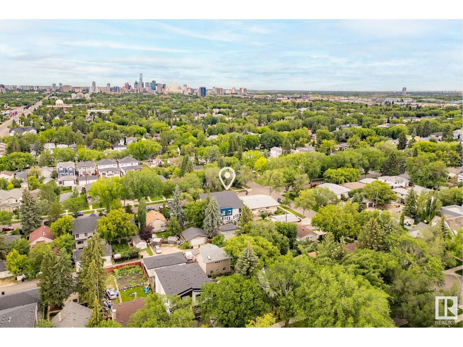 Photo 2 of 10811 64 Av Nw, Edmonton AB