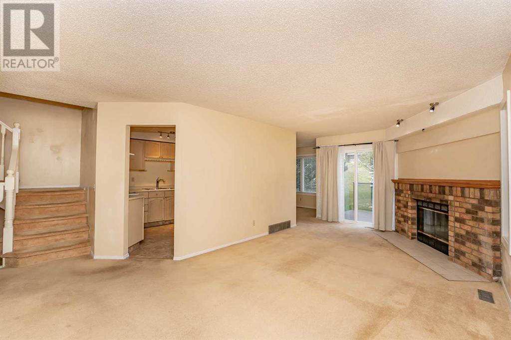 Single Family House for Sale in  Coachway Lane SW Coach Hill Calgary 