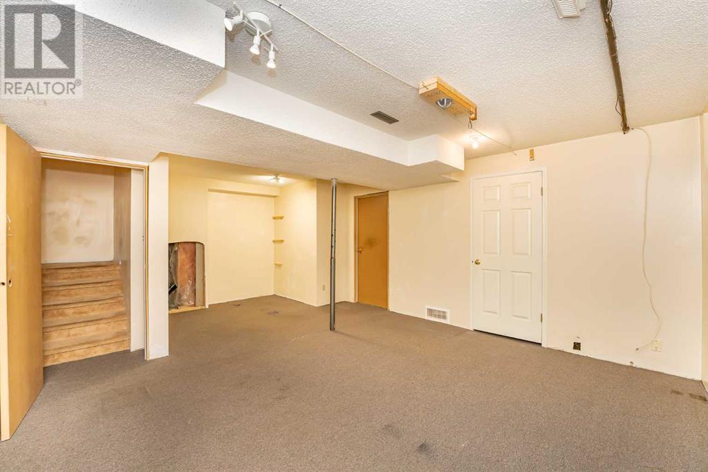 Single Family House for Sale in  Coachway Lane SW Coach Hill Calgary 