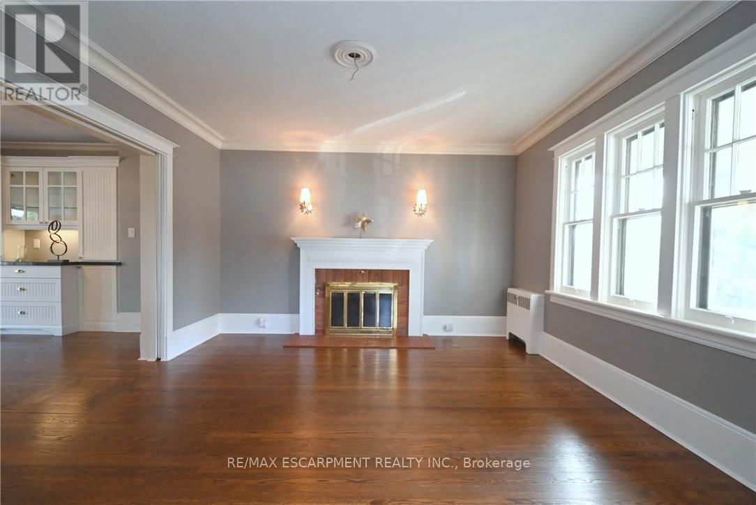 Photo 7 of 209 Allan Street, Oakville ON