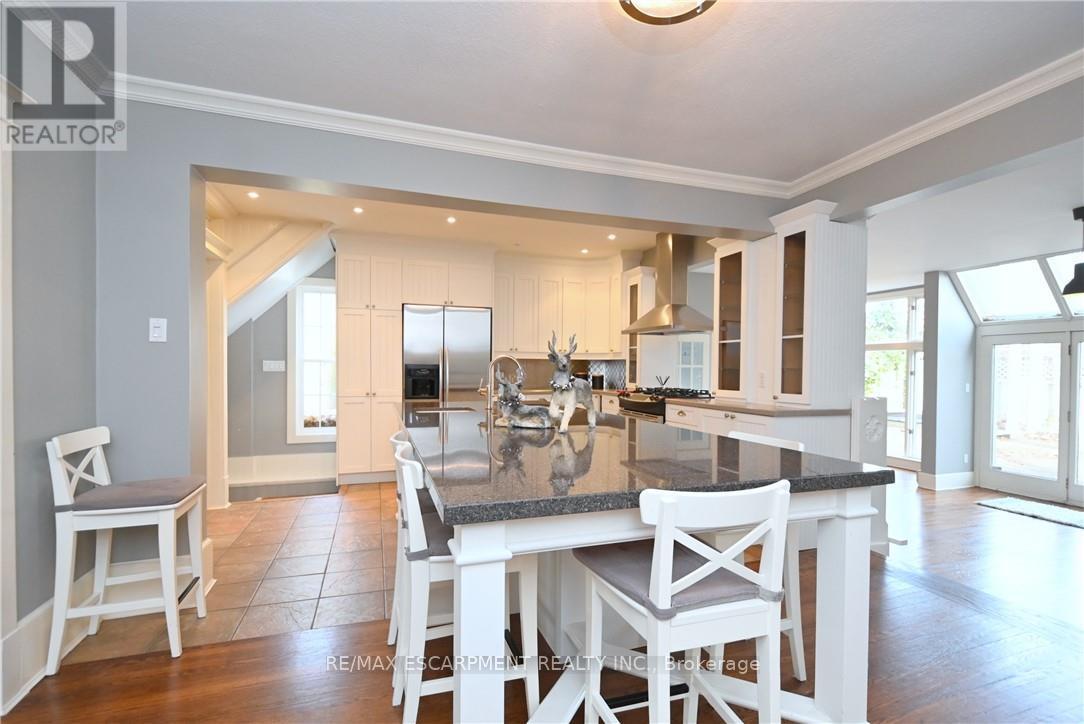 Photo 37 of 209 Allan Street, Oakville ON