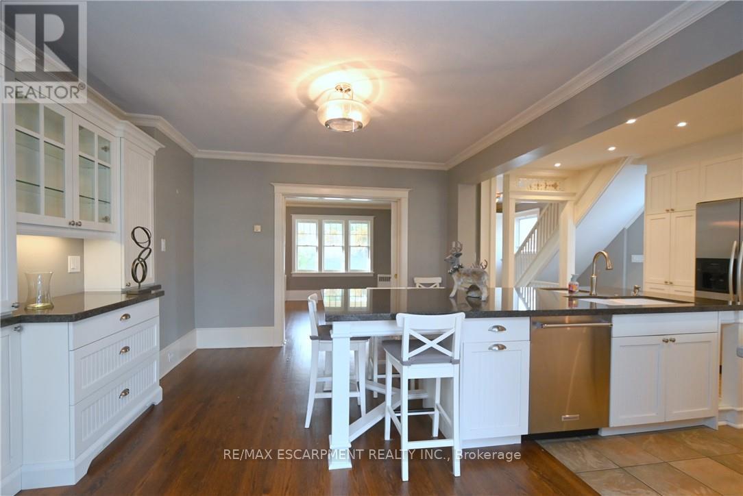Photo 12 of 209 Allan Street, Oakville ON