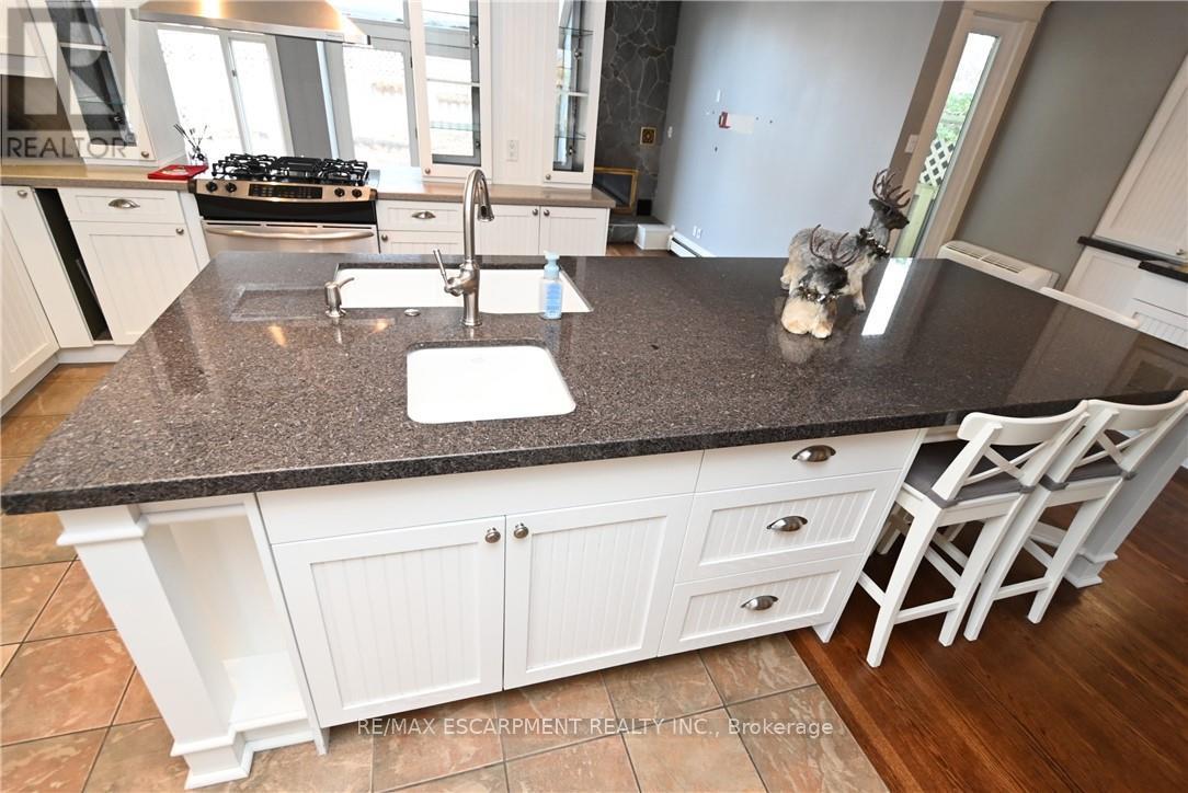 Photo 15 of 209 Allan Street, Oakville ON