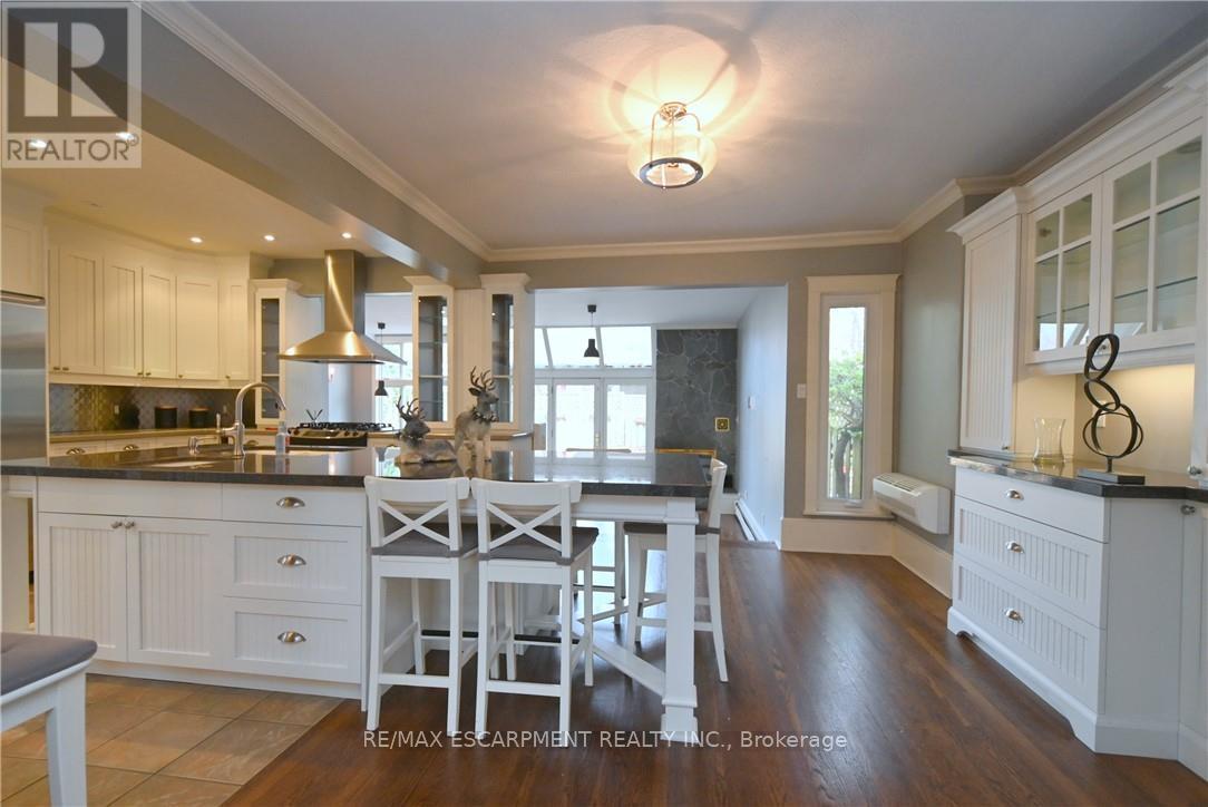 Photo 42 of 209 Allan Street, Oakville ON