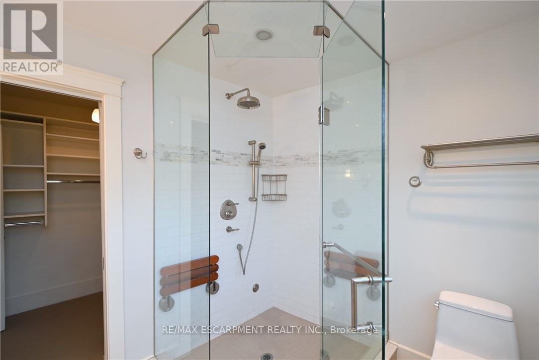 Photo 11 of 209 Allan Street, Oakville ON