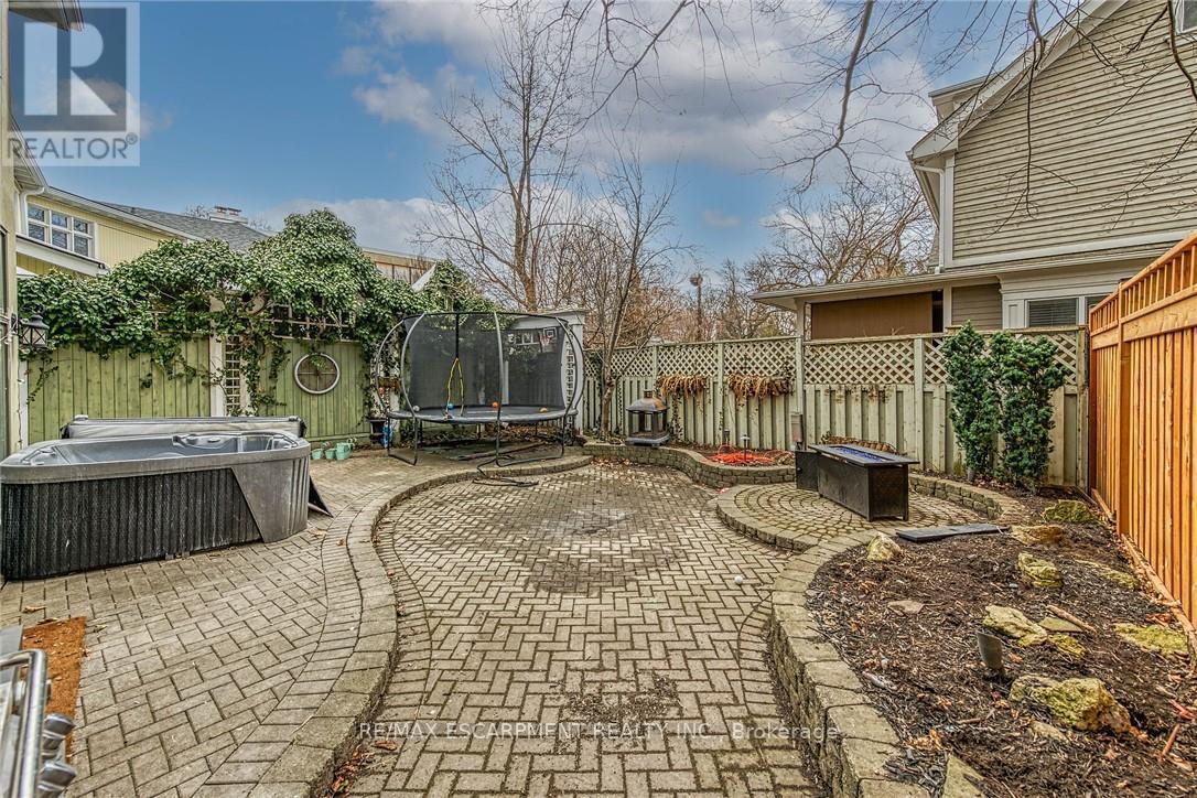 Photo 4 of 209 Allan Street, Oakville ON