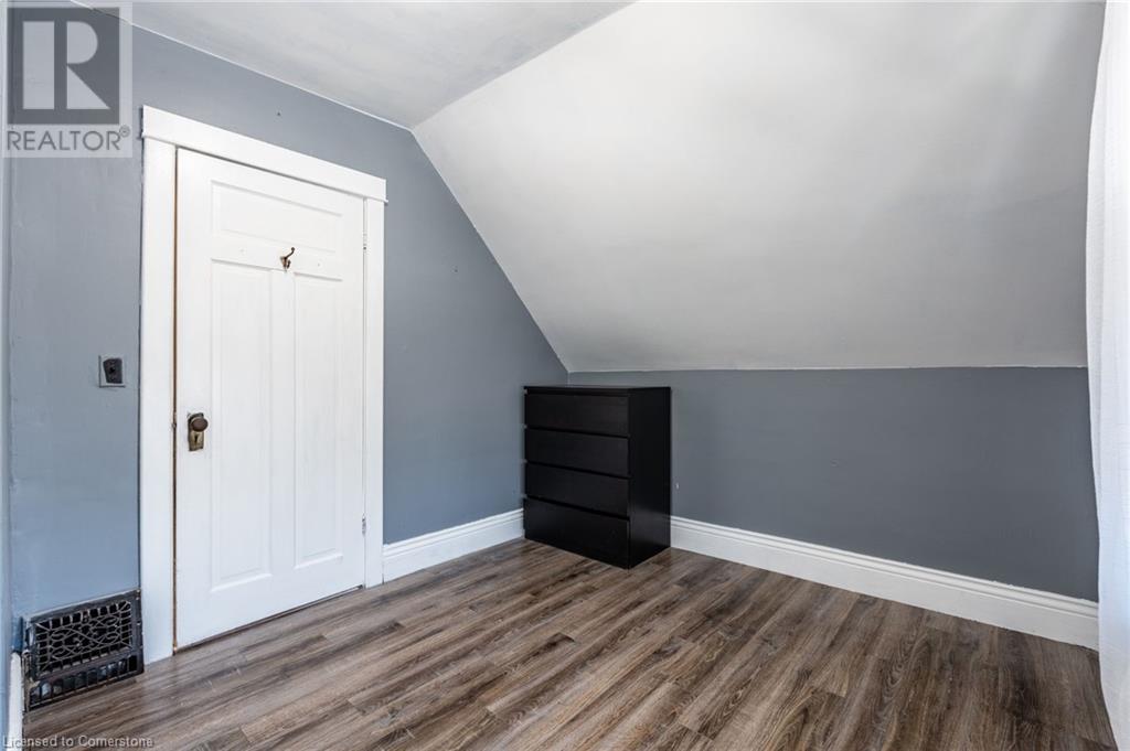 Photo 25 of 52 Connaught Avenue N, Hamilton ON