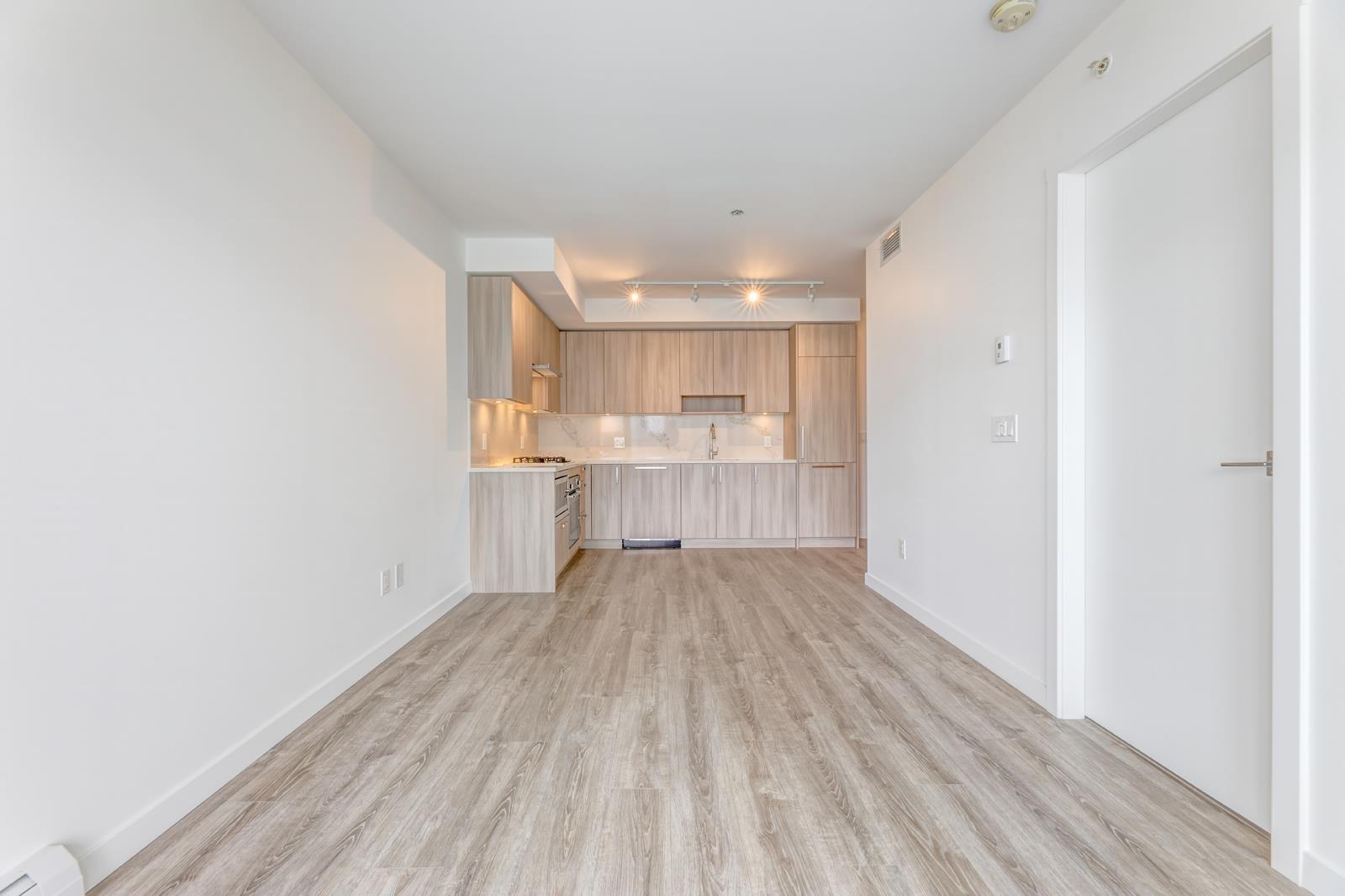 Photo 3 of 910 13350 Central Avenue, Surrey BC