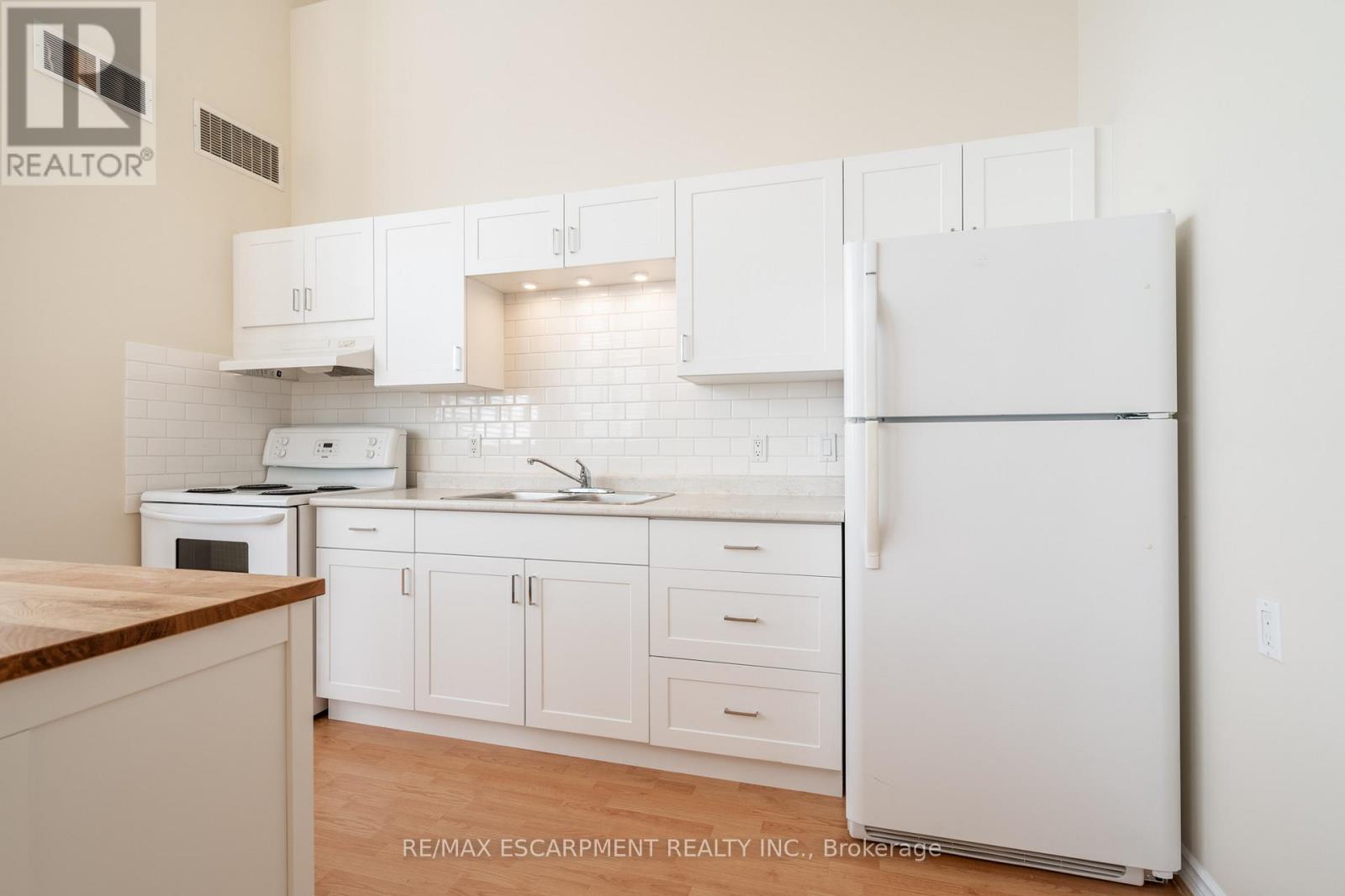 Photo 4 of 102 111 Grey Street, Brant ON