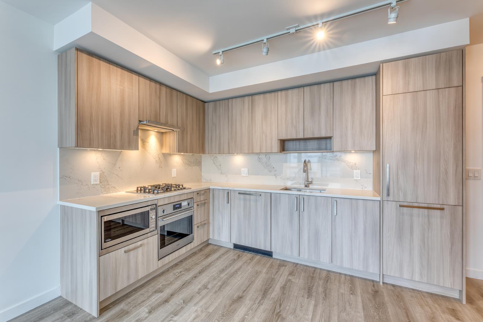 Photo 4 of 910 13350 Central Avenue, Surrey BC