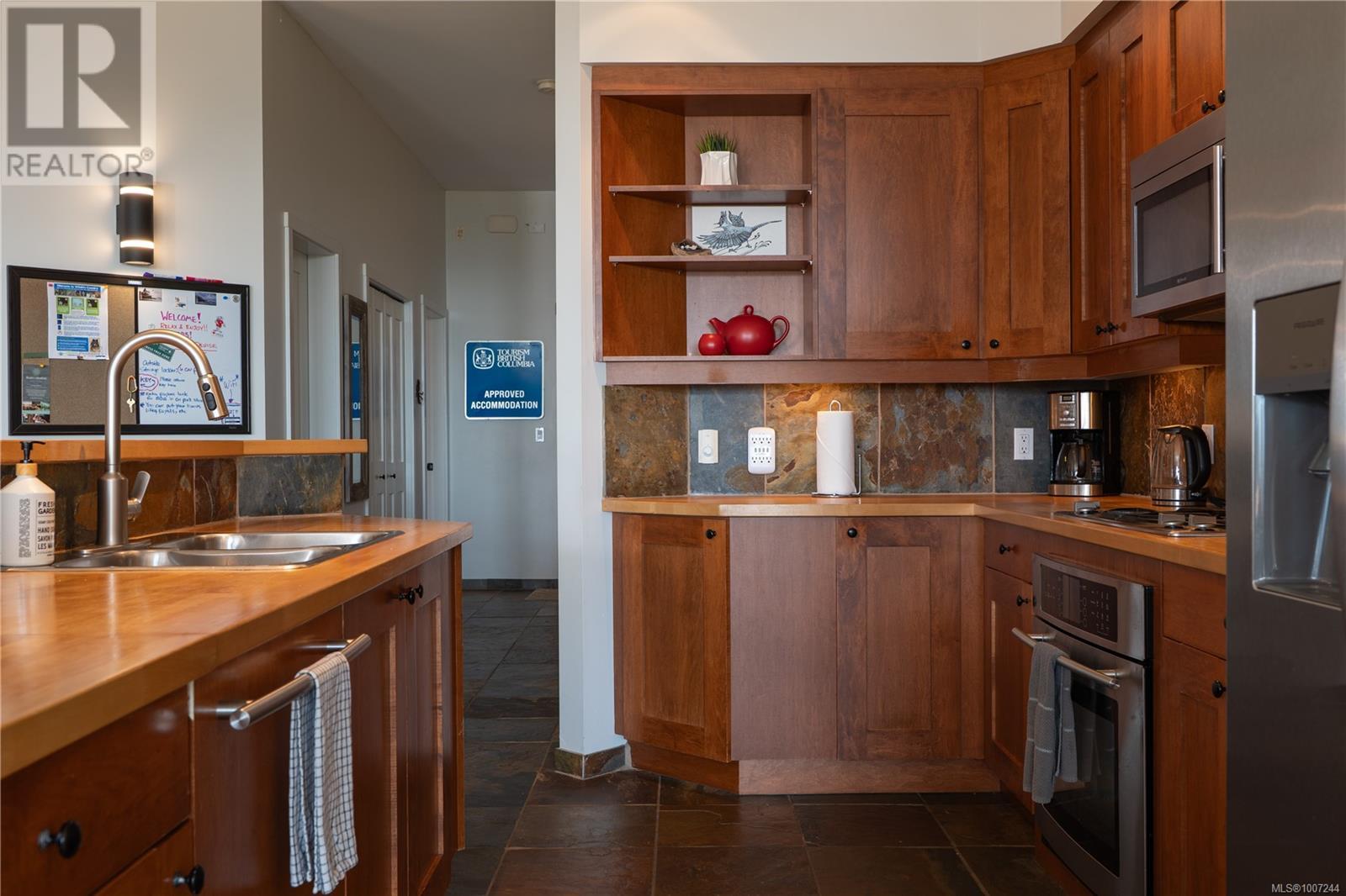 201 515 Marine Dr, Ucluelet