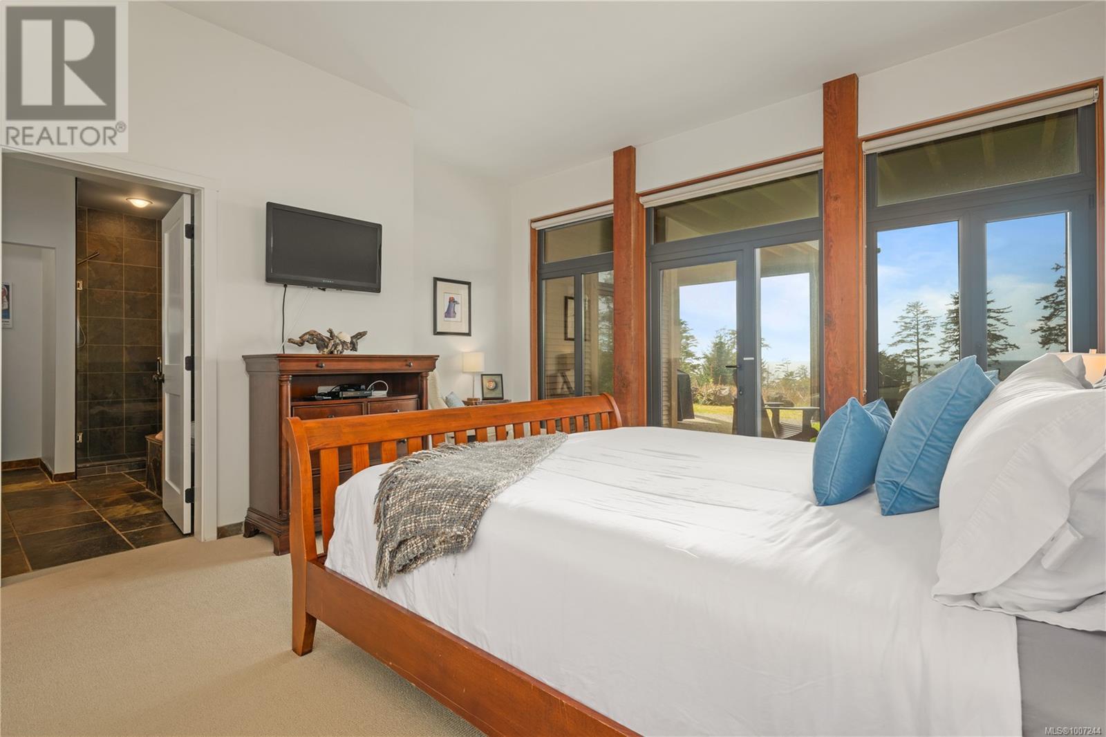 201 515 Marine Dr, Ucluelet