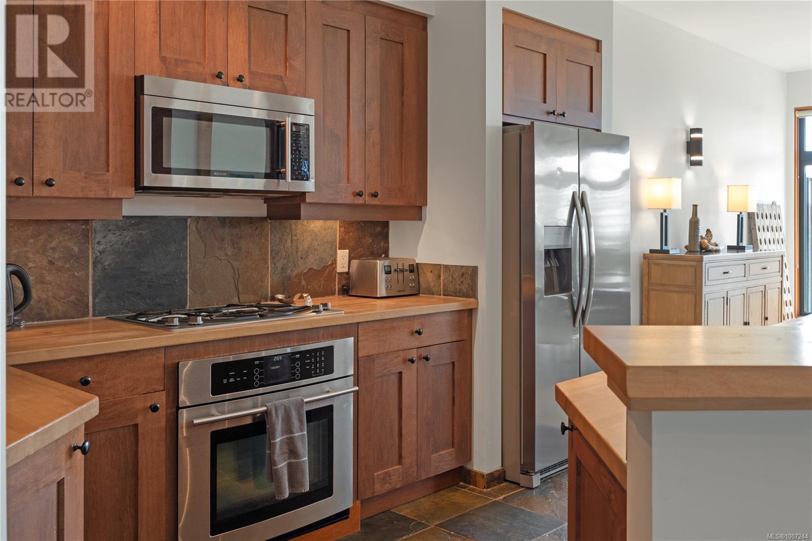 201 515 Marine Dr, Ucluelet