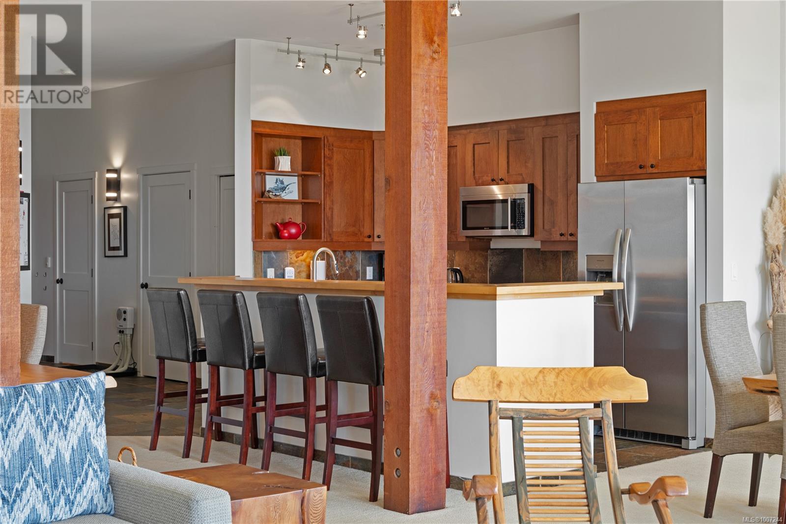 201 515 Marine Dr, Ucluelet