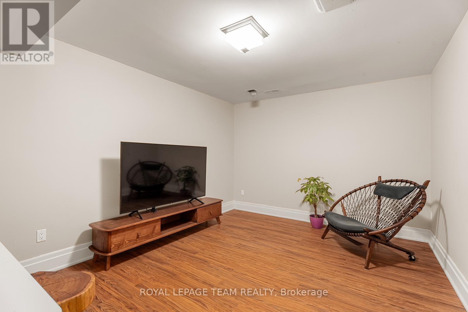 Photo 4 of 103 Black Maple Private, Ottawa ON