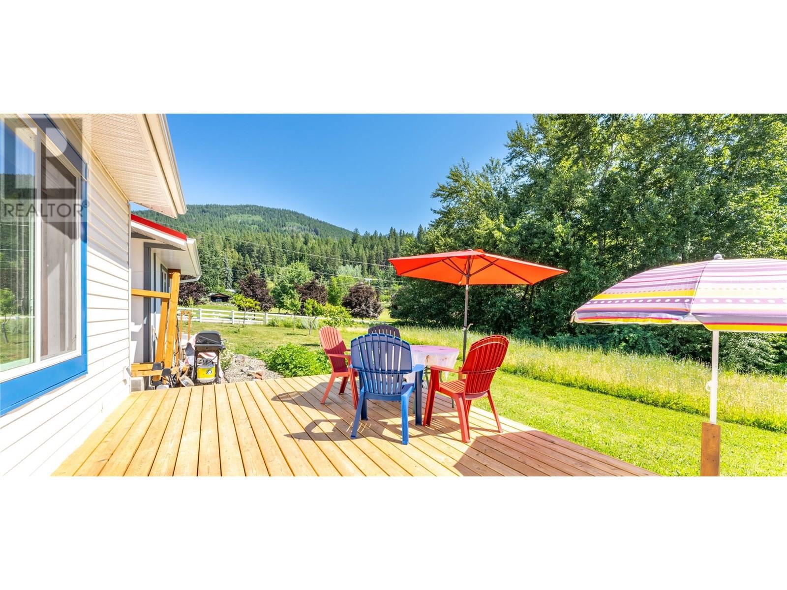 Photo 10 of 216 27th Avenue, Creston BC