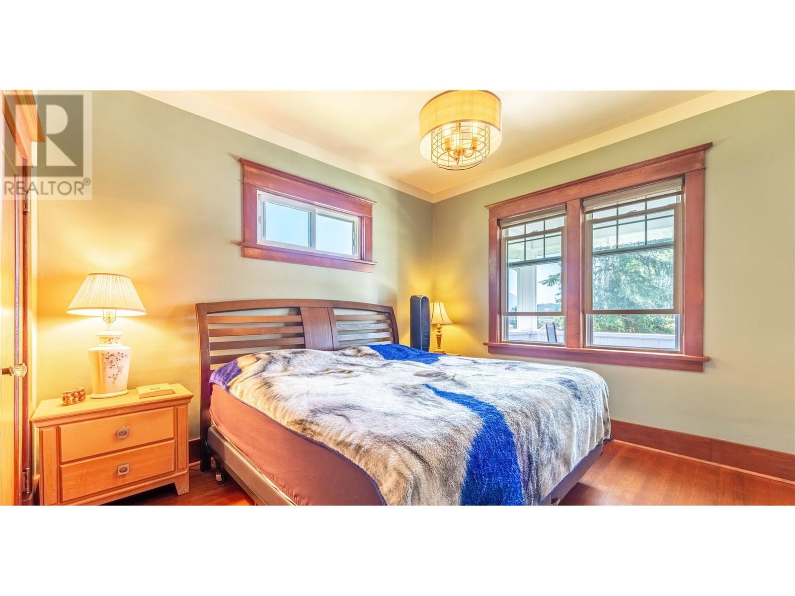 Photo 2 of 216 27th Avenue, Creston BC