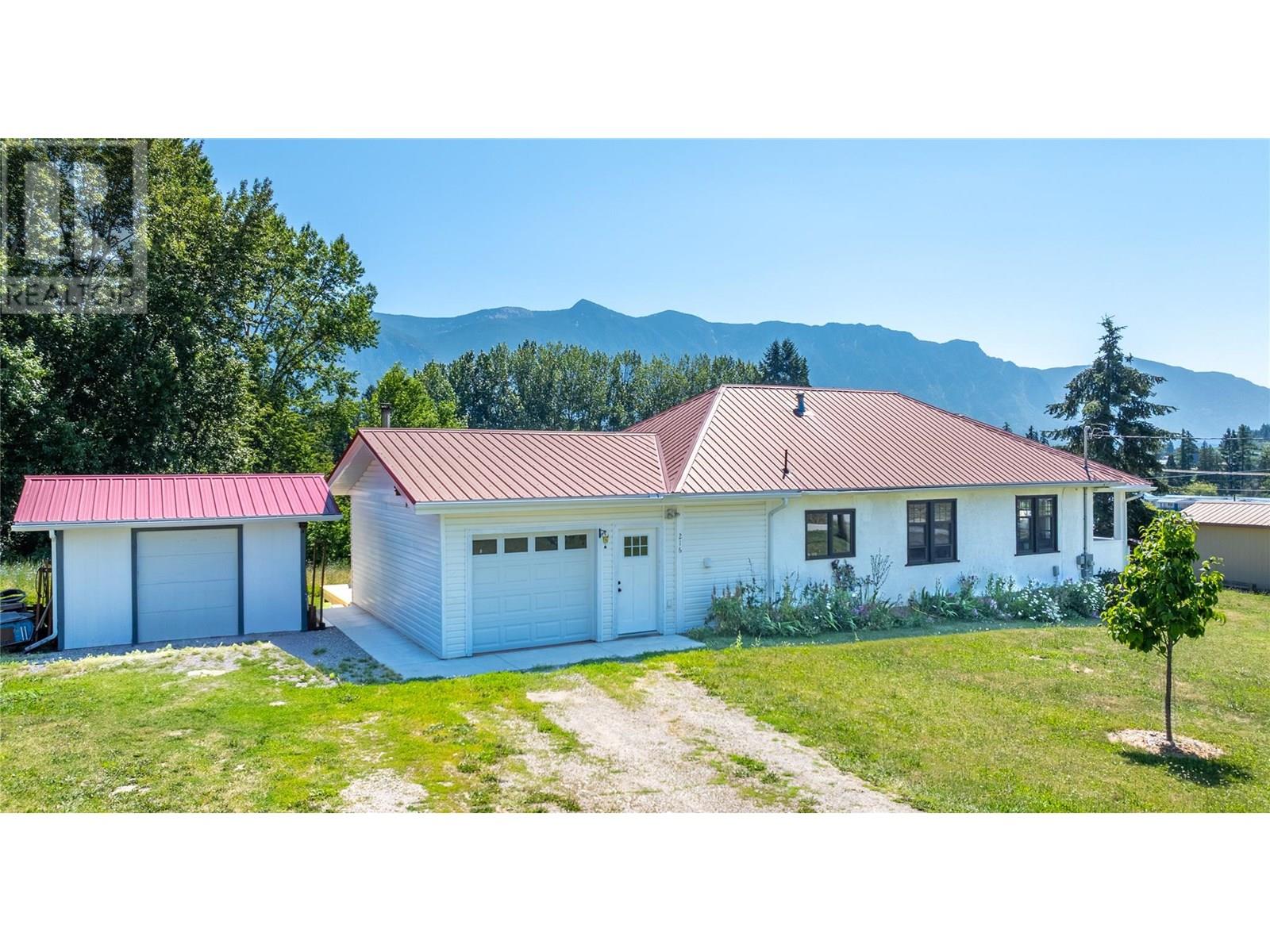 Photo 33 of 216 27th Avenue, Creston BC