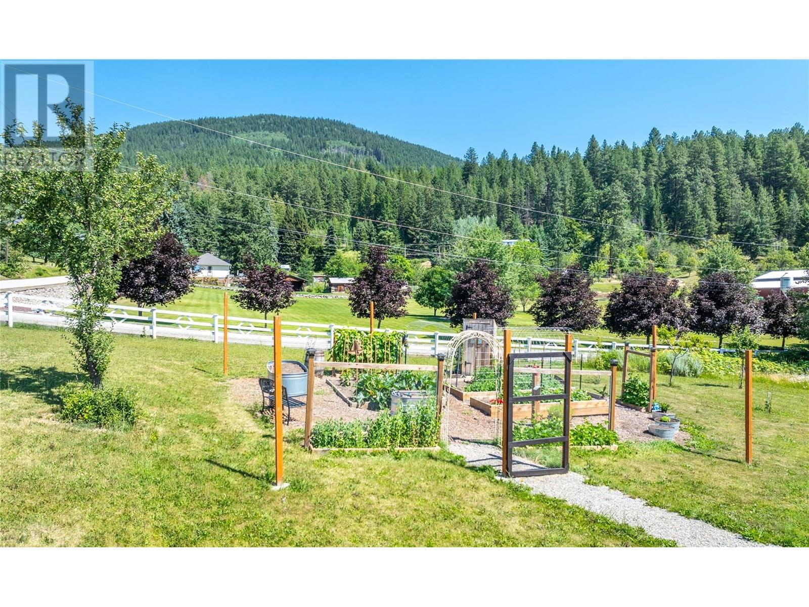 Photo 29 of 216 27th Avenue, Creston BC