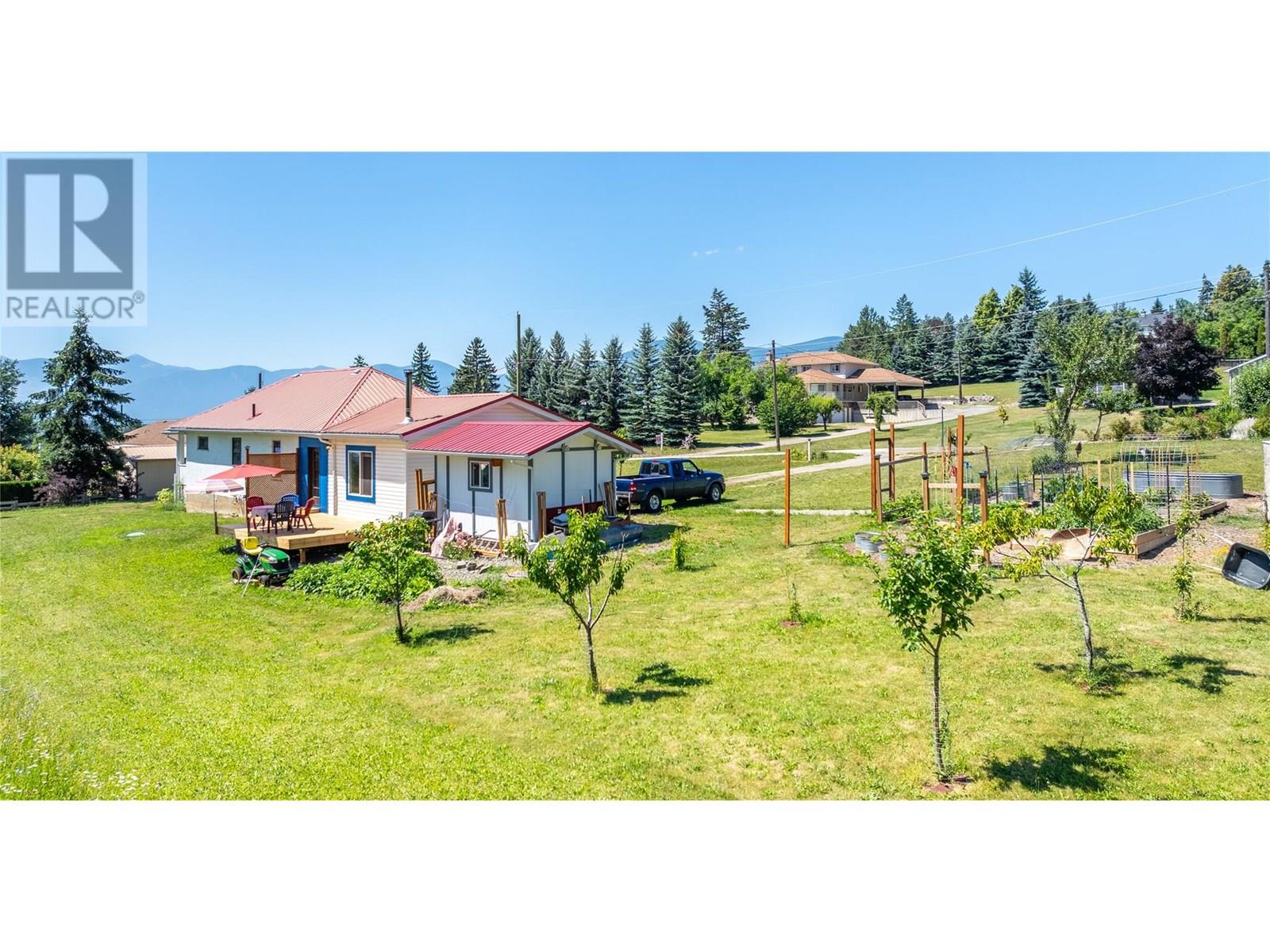 Photo 42 of 216 27th Avenue, Creston BC