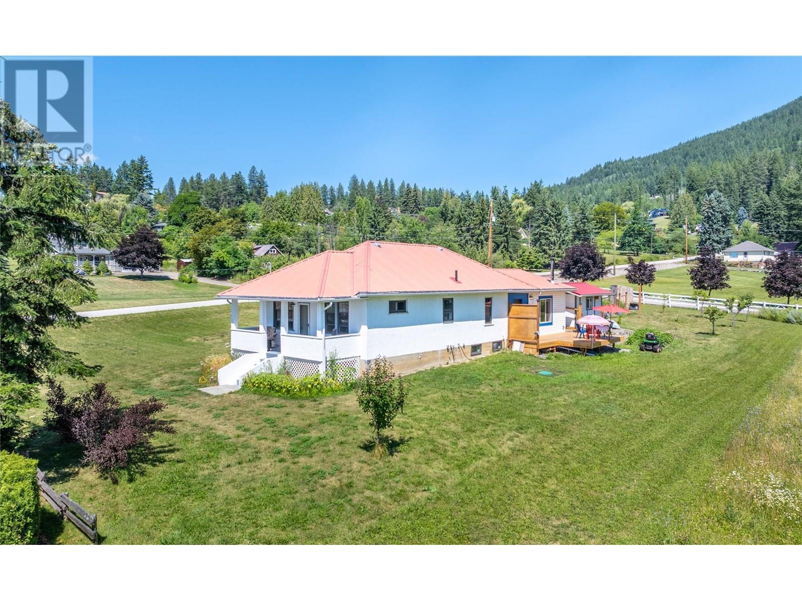 Photo 15 of 216 27th Avenue, Creston BC