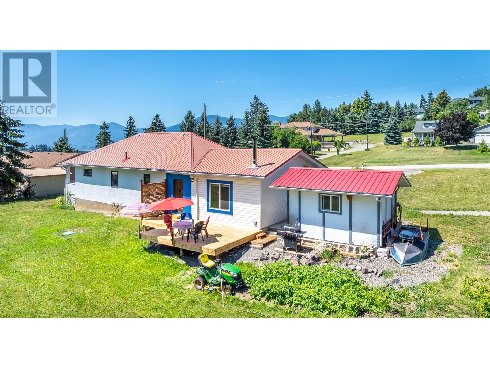 Photo 6 of 216 27th Avenue, Creston BC