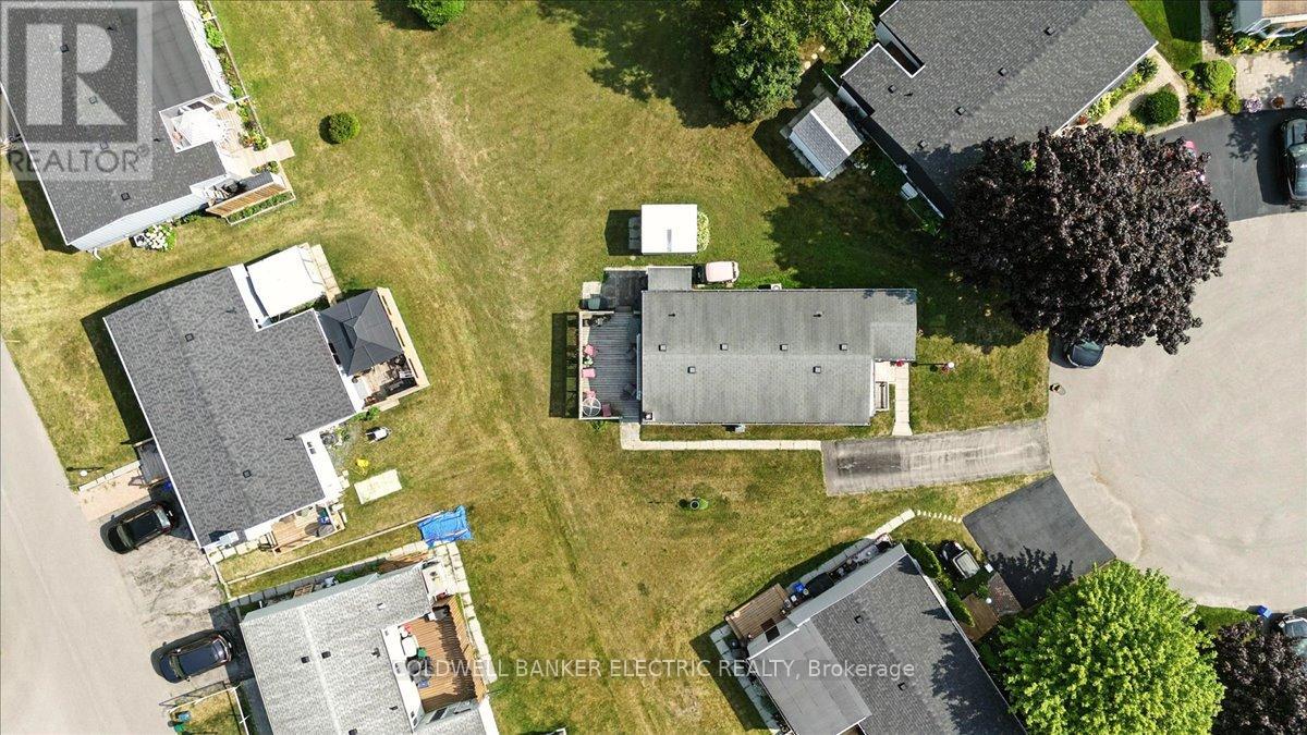 Photo 2 of 18 Loyalist Court, Clarington ON