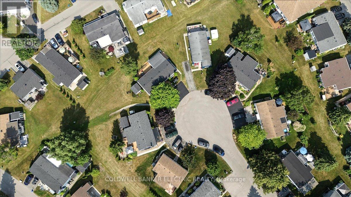 Photo 29 of 18 Loyalist Court, Clarington ON